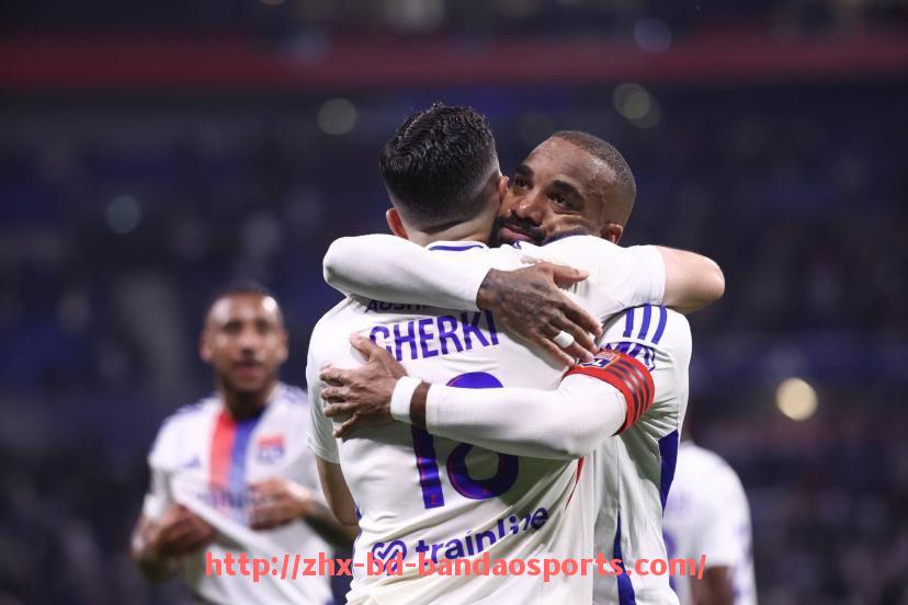 半岛体育-德甲各球队队服颜色解析及历史变迁盘点